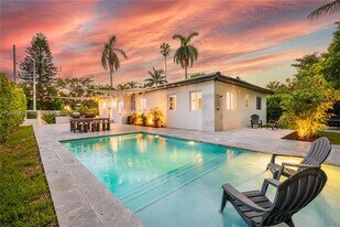 741 NE 87th St in El Portal, FL - Building Photo