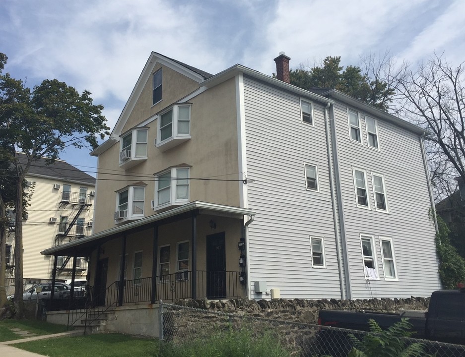 105 Washington St in Port Chester, NY - Building Photo