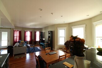 7 Ashland St, Unit 2 in Somerville, MA - Building Photo - Building Photo