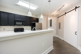 1101 W 1st St, Unit 101 in Charlotte, NC - Building Photo - Building Photo