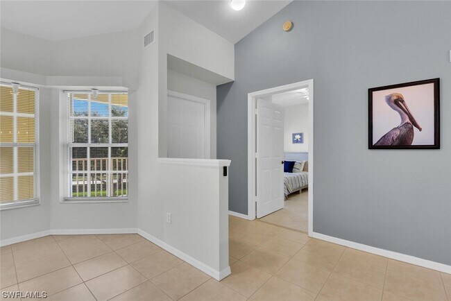 9165 Celeste Dr in Naples, FL - Foto de edificio - Building Photo