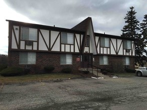 Hampton Square in Allen Park, MI - Foto de edificio - Building Photo