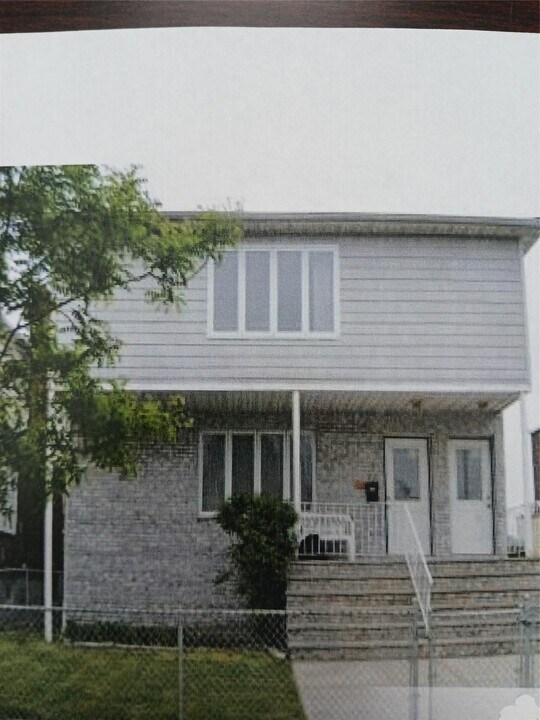 145-71-145176 176th St in Queens, NY - Building Photo