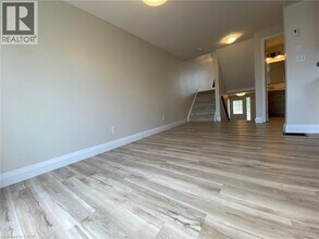 82 Donnenwerth Dr in Kitchener, ON - Building Photo - Building Photo