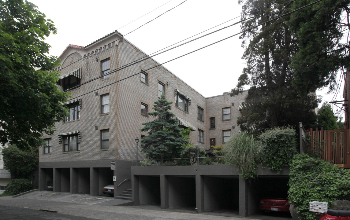 Glen Arms Apartments in Seattle, WA - Building Photo