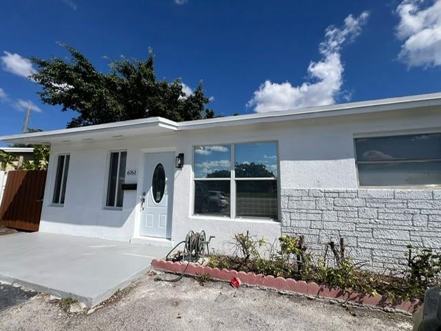 6761 Sheridan St in Hollywood, FL - Foto de edificio