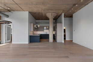 17 N Loomis St in Chicago, IL - Building Photo