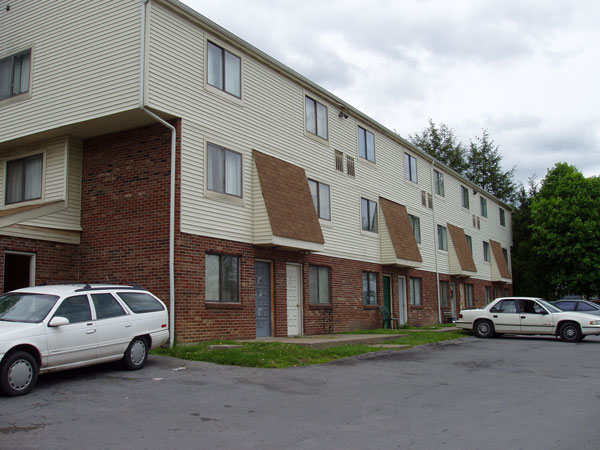 Maple Court Apartments in Oak Hill, WV - Building Photo - Building Photo