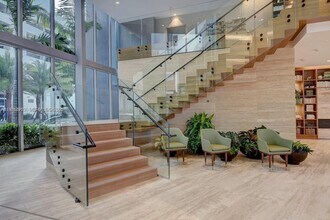 16385 Biscayne Blvd, Unit 2616 in Sunny Isles Beach, FL - Building Photo - Building Photo