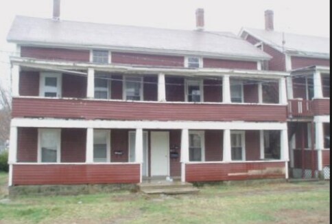 75 Pomfret St in Putnam, CT - Building Photo