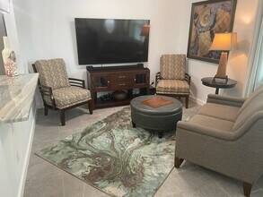 1009 Sumner Blvd in Safety Harbor, FL - Foto de edificio - Building Photo