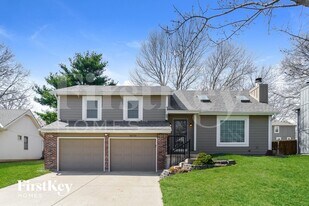 8530 Alden Ln in Lenexa, KS - Building Photo