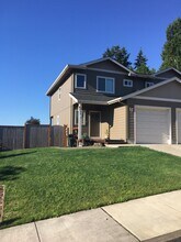 952 S 58th St in Springfield, OR - Building Photo - Building Photo