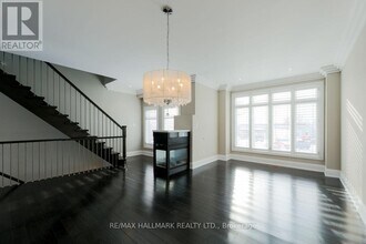 6490 Kingston Rd in Toronto, ON - Building Photo - Building Photo