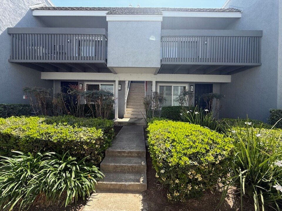 27 Firwood in Irvine, CA - Building Photo