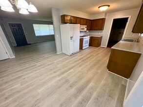 1021 Cedar St in Mountain Home, AR - Building Photo - Building Photo