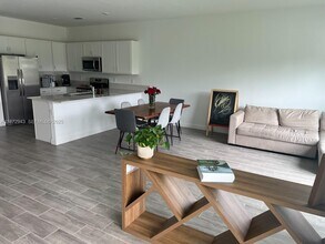 4343 Hammock Grove Dr in Greenacres, FL - Building Photo - Building Photo