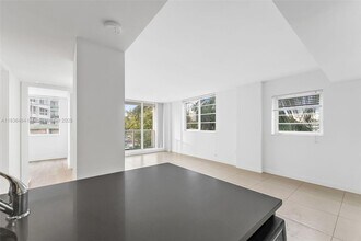 910 West Ave, Unit 0438 in Miami Beach, FL - Building Photo - Building Photo