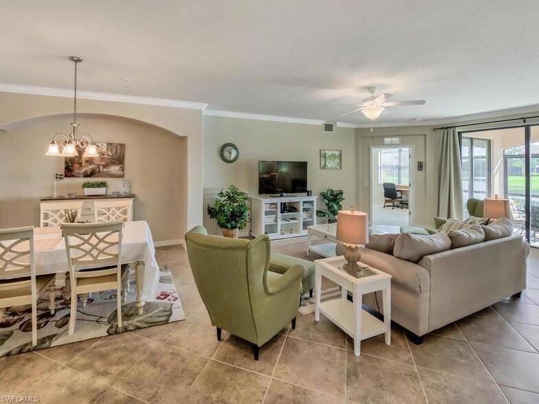 9114 Prima Way, Unit 102 in Naples, FL - Building Photo