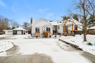 487 W Johnstown Rd in Columbus, OH - Building Photo