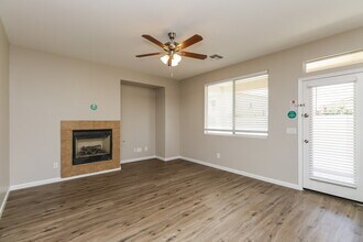1238 E Julian Dr in Gilbert, AZ - Foto de edificio - Building Photo
