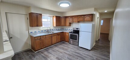 293 Cosmos Dr in Hendersonville, NC - Building Photo - Building Photo