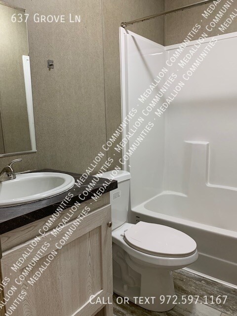 637 Grove Ln in New Braunfels, TX - Building Photo - Building Photo