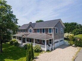 197 Coggeshall Ave in Newport, RI - Building Photo