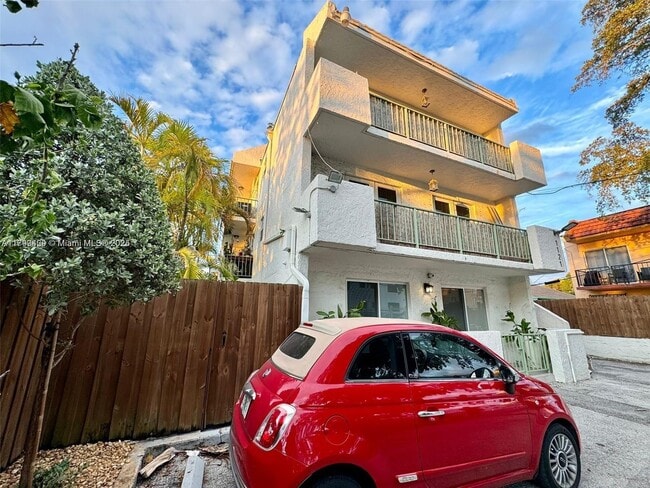 property at 1121 SW 7th St