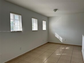 7561 NW 176th Terrace in Hialeah, FL - Building Photo - Building Photo