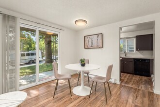 120 W Cora Ave, Unit 120 in Spokane, WA - Foto de edificio - Building Photo