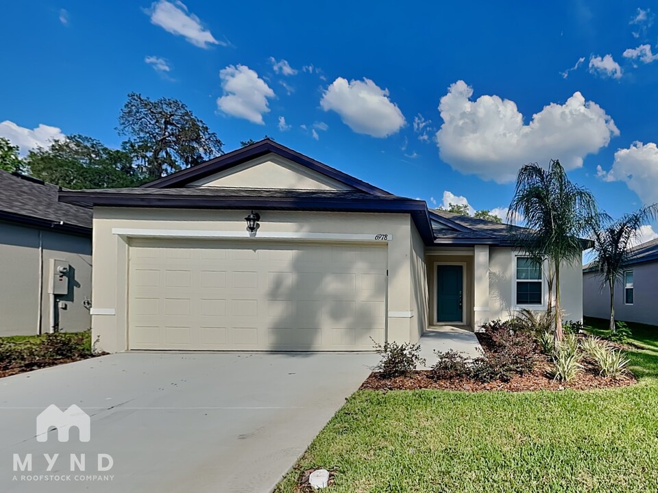 6978 Faben Ln in Zephyrhills, FL - Foto de edificio