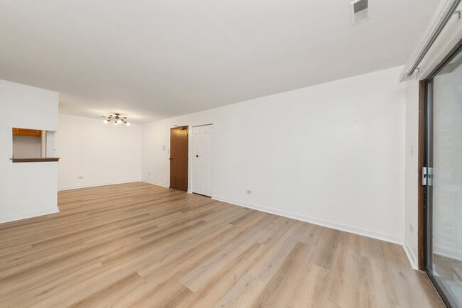 1420 Stonebridge Cir in Wheaton, IL - Building Photo - Building Photo