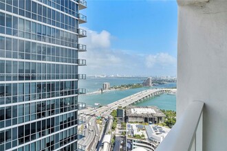 1040 Biscayne Blvd in Miami, FL - Building Photo - Building Photo