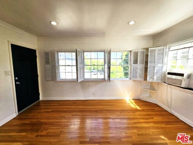 10360 1/2 Ashton Ave in Los Angeles, CA - Building Photo - Building Photo