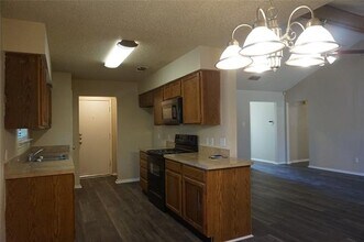 5901 Chapel Downs Ct in Arlington, TX - Building Photo - Building Photo