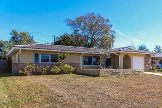 2319 Surrey Ln, Unit 00.E.201.1 in Clearwater, FL - Building Photo - Building Photo