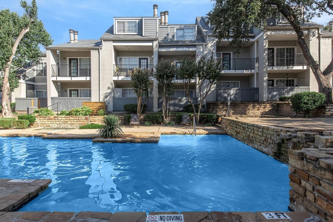 The Retreat at Lake Highlands in Dallas, TX - Building Photo