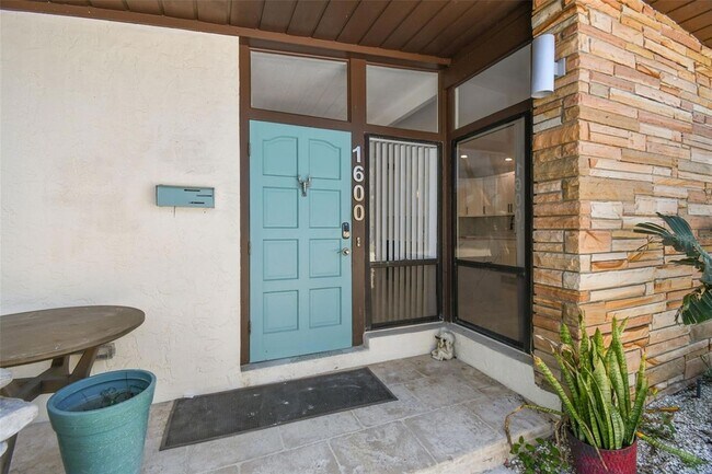 1600 Delaware Ave NE in St. Petersburg, FL - Building Photo - Building Photo