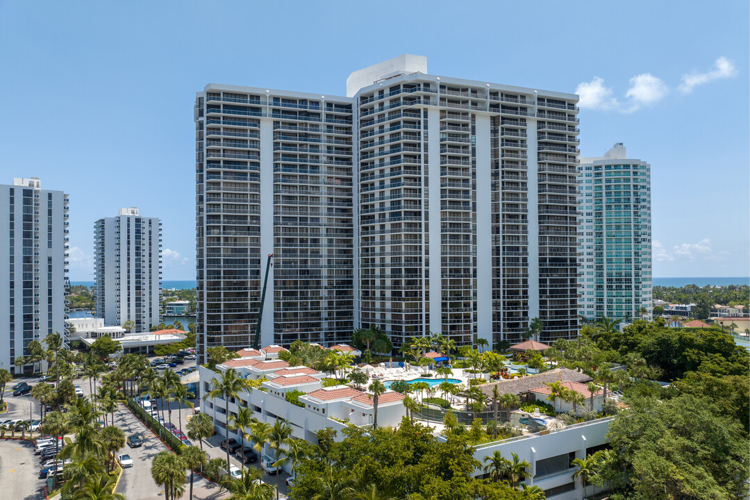 Hamptons West Condominium in Aventura, FL - Building Photo