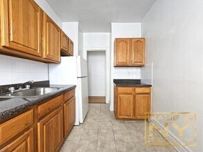 35-07 32nd St in Queens, NY - Building Photo - Building Photo