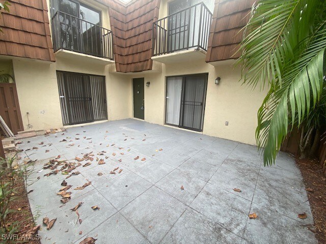 5241 Cedarbend Dr in Ft. Myers, FL - Foto de edificio - Building Photo