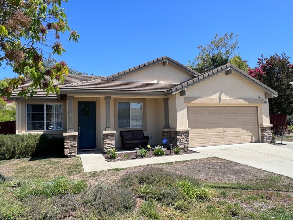 896 Arvita Ct in Oceanside, CA - Foto de edificio