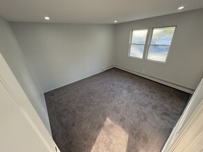 50 Eisenhower Ave in Brentwood, NY - Foto de edificio - Building Photo