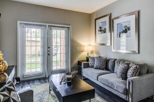 Lago Del Mar in Laredo, TX - Building Photo