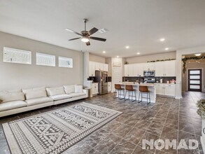 1953 Colonial Ave in New Braunfels, TX - Foto de edificio - Building Photo