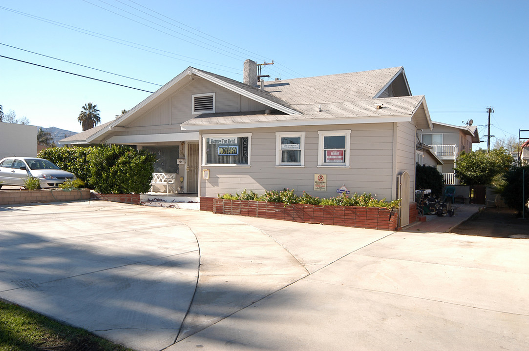 Casita Byrne Apartments in Corona, CA - Building Photo