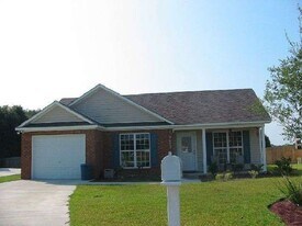 3931 Lillian Guest Cir in Valdosta, GA - Building Photo