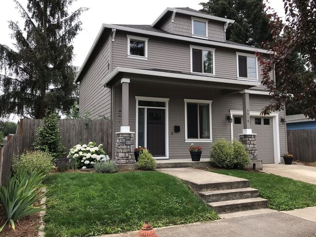 property at 5518 SE Pardee St