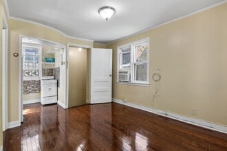 90 W 43rd St in Bayonne, NJ - Building Photo - Building Photo